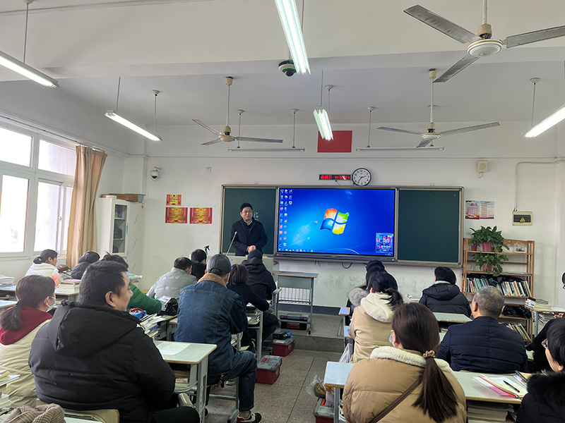 機電工程學院212321班組織開展“家校合作 助力學業(yè)過渡”主題家長會