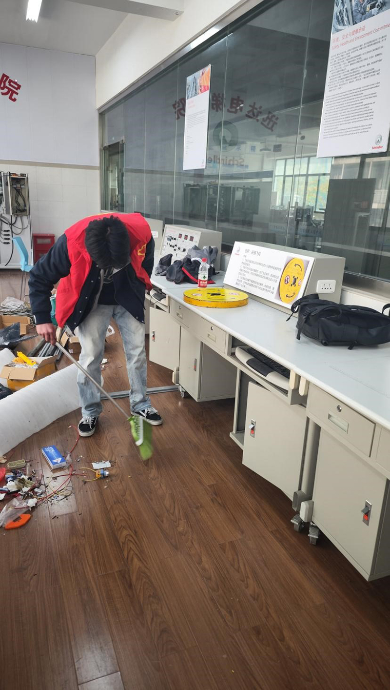 學雷鋒，爭做熱心新青年