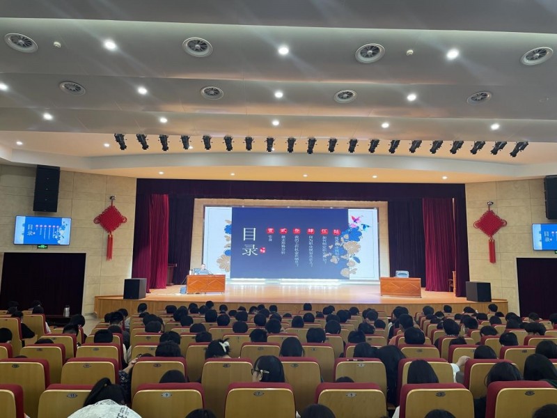 學校組織學生職業(yè)生涯規(guī)劃專題講座