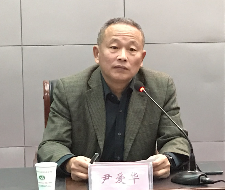學(xué)校開展“以問題為導(dǎo)向，對學(xué)校文化建設(shè)的思考”學(xué)術(shù)講座