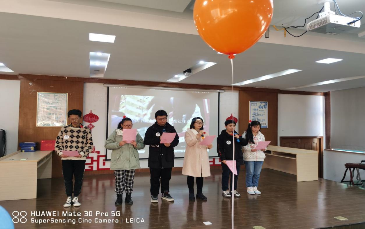 學校社團讀書會與西園里社區(qū)慧讀俱樂部聯(lián)合舉行 “雛鷹啟航 2022新年聯(lián)歡會”